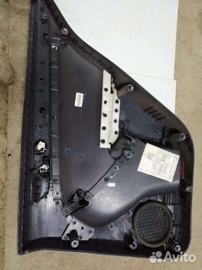 Обшивка двери задняя левая Volkswagen Jetta 6