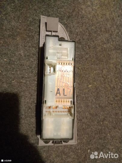 Блок упр. стеклоподьемниками на nissan sunny FB15