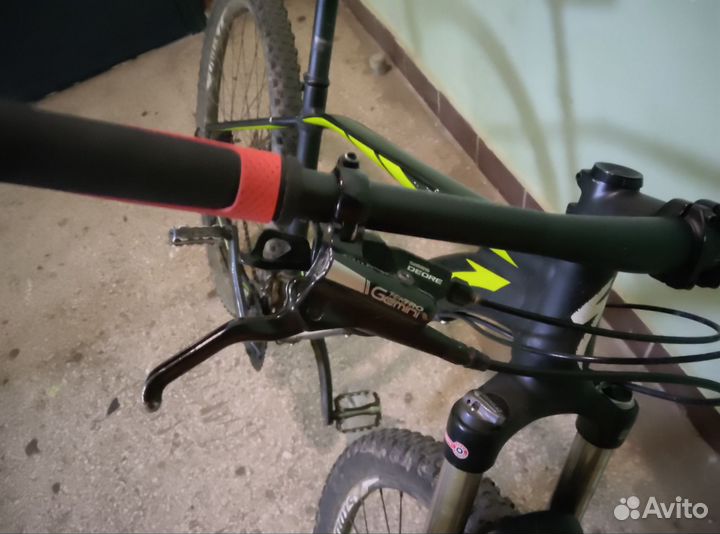Велосипед кросс кантри Specialized Rockhopper 29