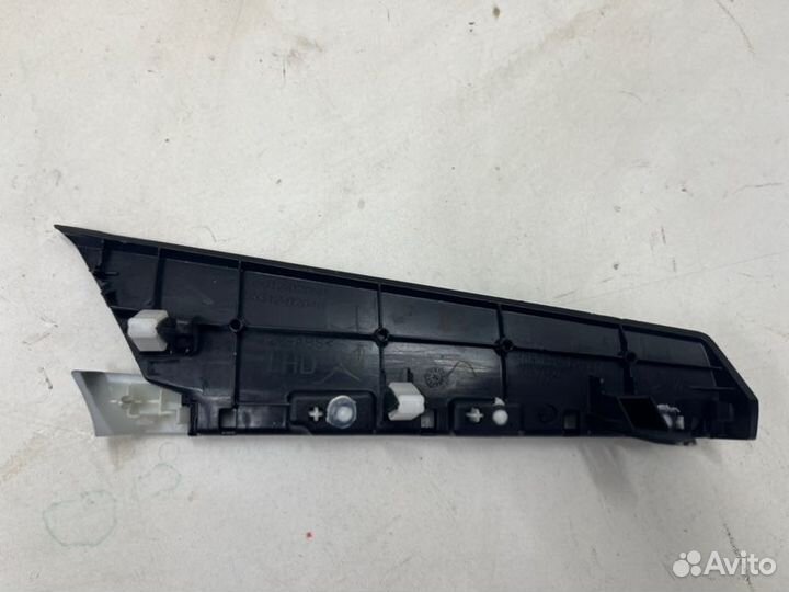 Накладка торпедо передняя левая Toyota Corolla