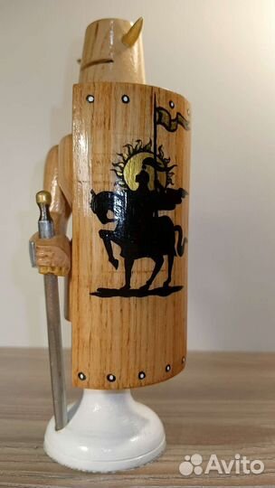 Статуэтка деревянная №07