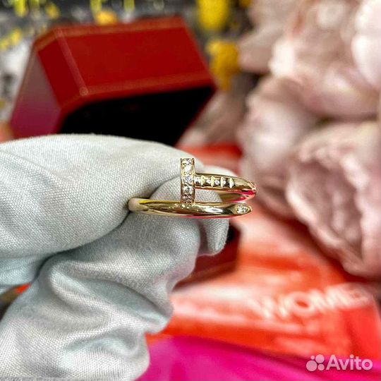 Золотое кольцо Cartier Juste un Clou с бриллиантами