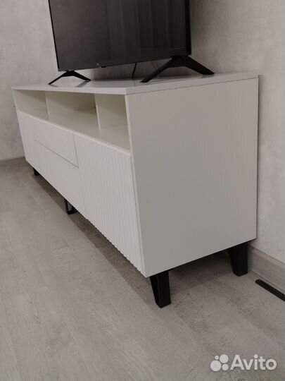 Тумба под тв с ящиками белая