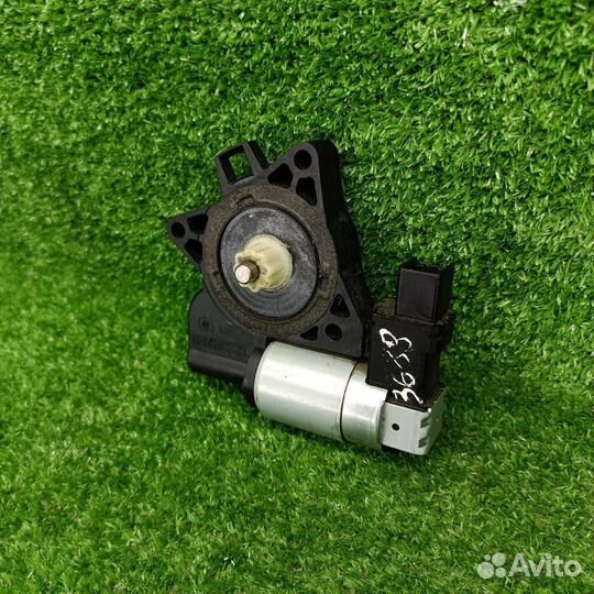 Моторчик стеклоподъемника задний левый Mazda 3 BK