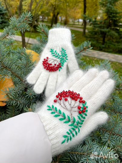 Перчатки женские пуховые с вышивкой Рябиновые бусы