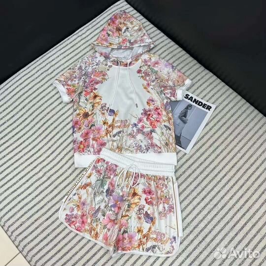 Костюм Dior с шортами