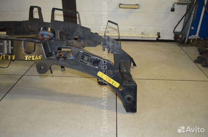 Телевизор передняя панель Land Rover Discovery 3