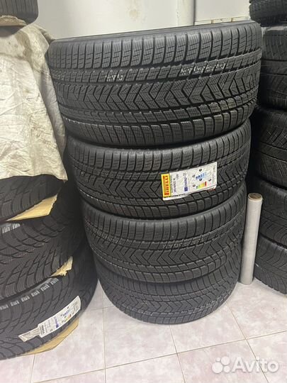 Pirelli Scorpion Winter 325/35 R22 и 285/40 R22