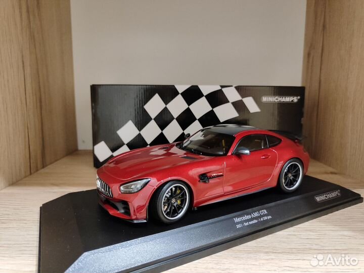 Mercedes-Benz AMG GT-R 2021 / Minichamps 1:18