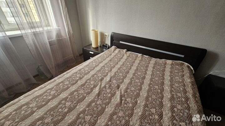 Кровать двухспальная бу 180 х 200 с комодом