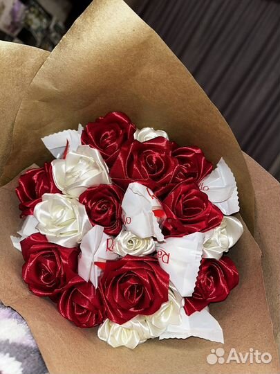 Букет из атласных роз