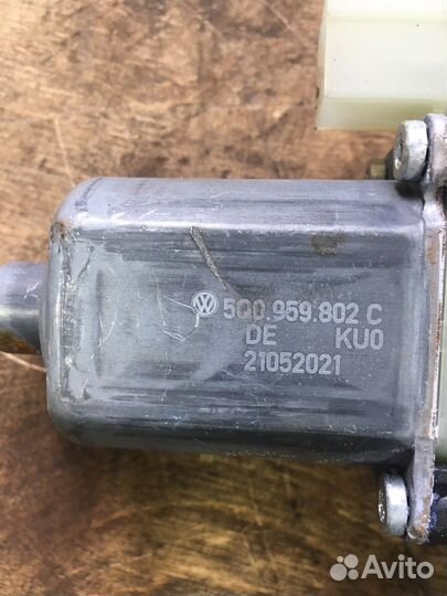 Моторчик стеклоподъемника переднего левого tiguan