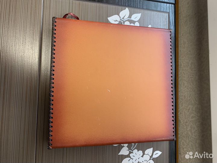 Кожаный фотоальбом