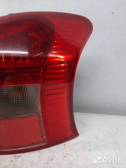 Фонарь задний правый Toyota Yaris хэтчбэк 5 дв