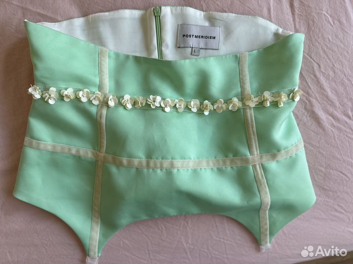 Баска из атласа с бархатным кантом