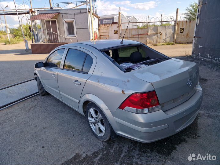 В разборе Opel Astra H седан 1.6