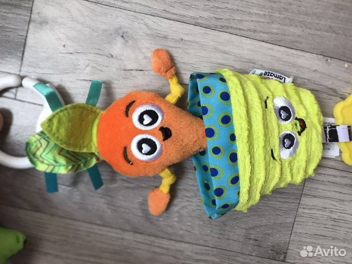Развивающие игрушки от 0 Lamaze Tomy