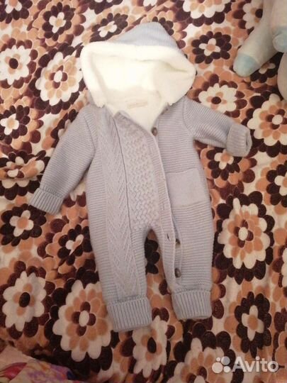 Вязаный комбинезон для новорожденного