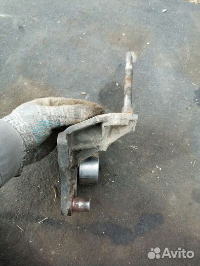 Кронштейн двигателя правый Hyundai sonata 4