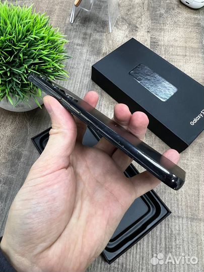 Samsung Galaxy S22, 8/256 ГБ