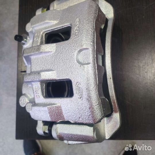 Суппорт передний левый / правый Hyundai H1/Starex