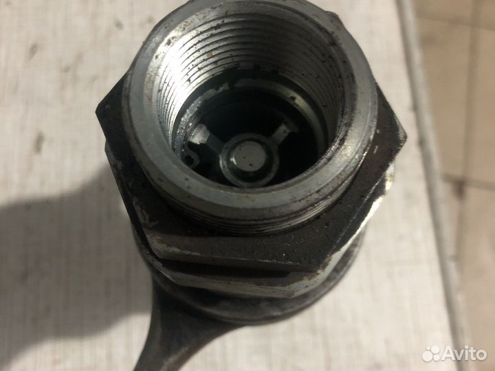 Соеденитель гидравлики подьема кузова