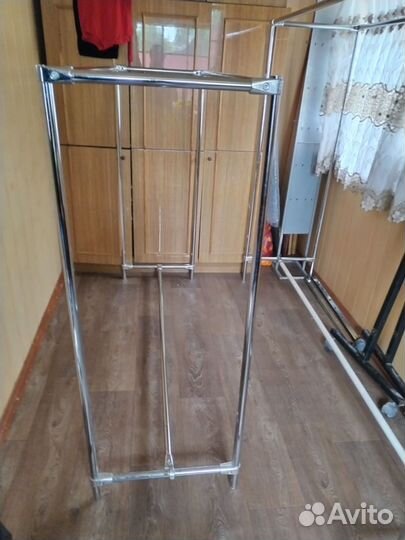 Вешалка для одежды напольная металлическая