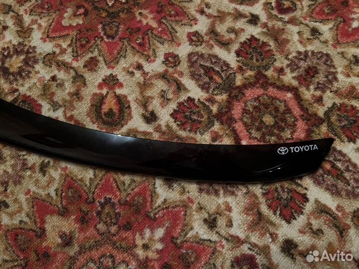 Отбойник капота RAV4