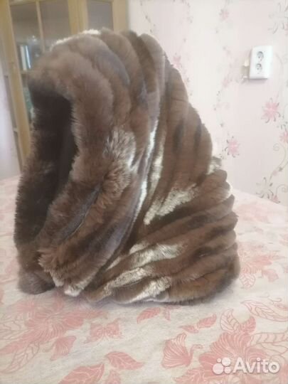 Меховой воротник-капюшон из кролика