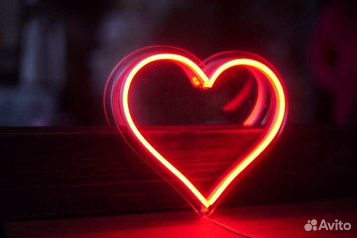 Неоновая вывеска «Сердце»