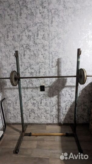 Стойка со штангой