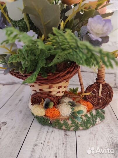 Цветочная композиция в велосипеде-корзинке