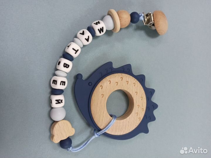 Именной держатель для соски деревянный