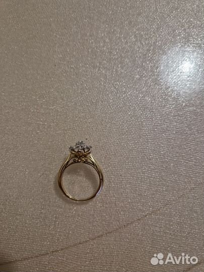 Кольцо с бриллиантом мелки 11ш