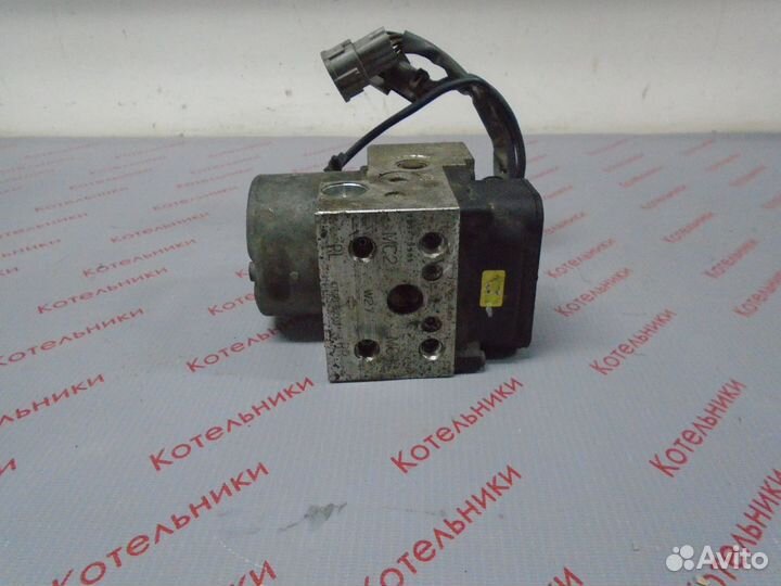 Nissan 47600-5J000 Блок ABS