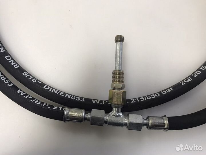 Топливопровод баков с тройником мтз80/82 (армир.)