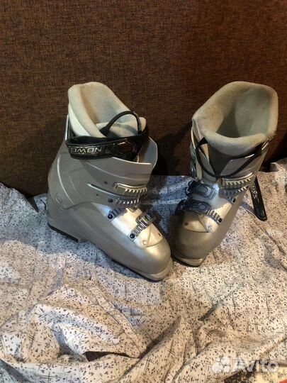 Продам горнолыжные ботинки Salomon