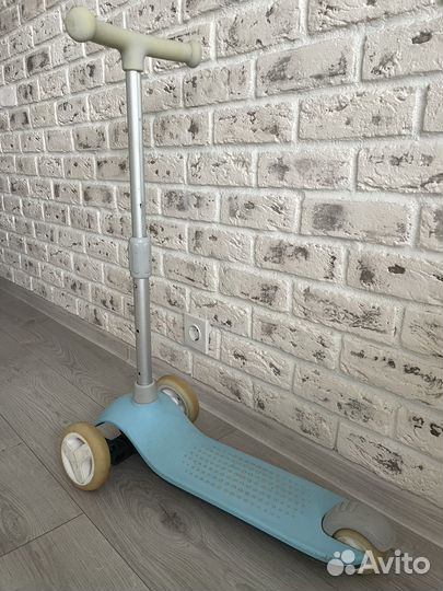 Самокат трехколесный