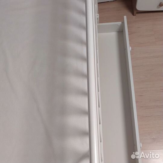 Детская кровать с универсальным маятником