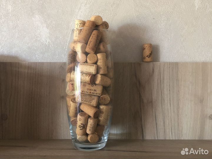 Ваза с пробками