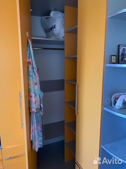 Угловой шкаф