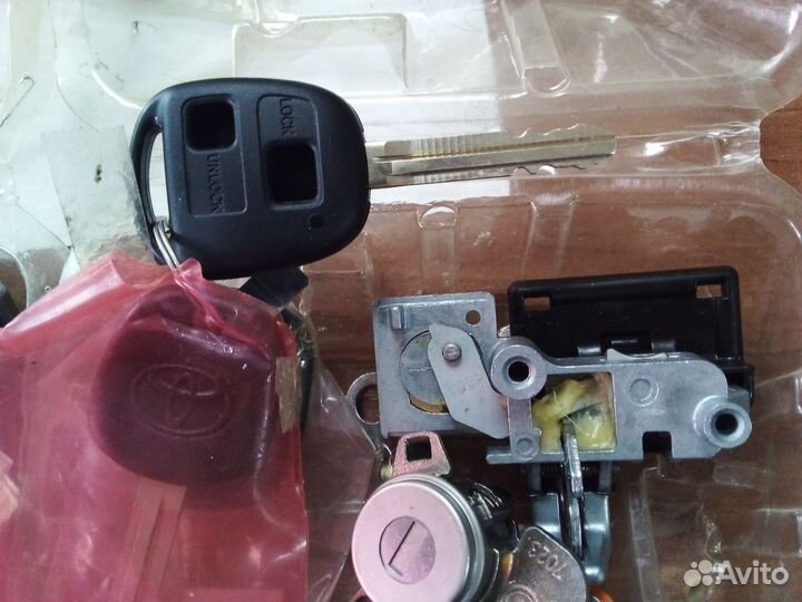 Комплект замков оригинал Toyota Rav4 2