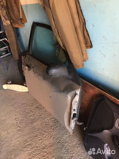 Дверь передняя правая Nissan AD