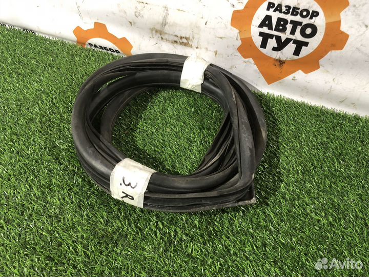 Уплотнитель стекла задний правый Rexton 1