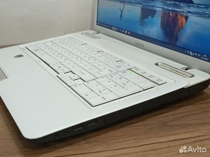 Ноутбук Toshiba 17,3 i3-M370/ SSD256/ 4GB/ GT 525M