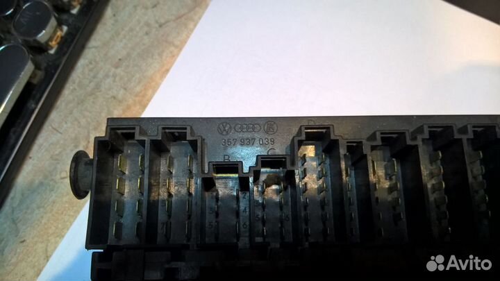 Блок предохранителей Volkswagen