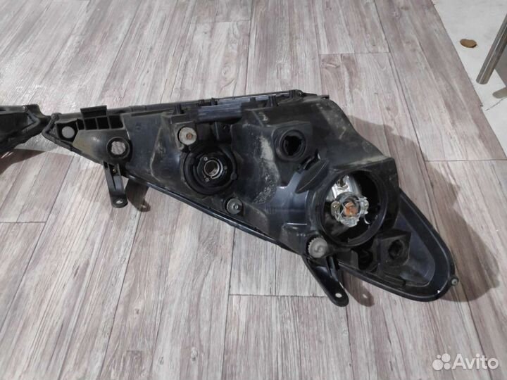 Фара Toyota Previa/Estima