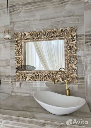 Зеркало в широкой раме