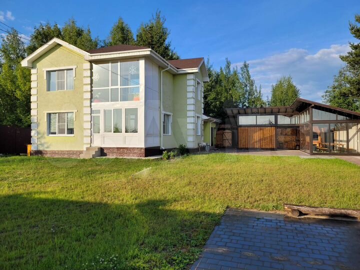 Коттедж 250 м² на участке 10 сот.