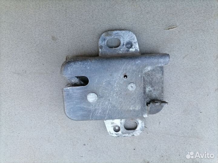 Замок двери багажника для ваз 2121 (нива)